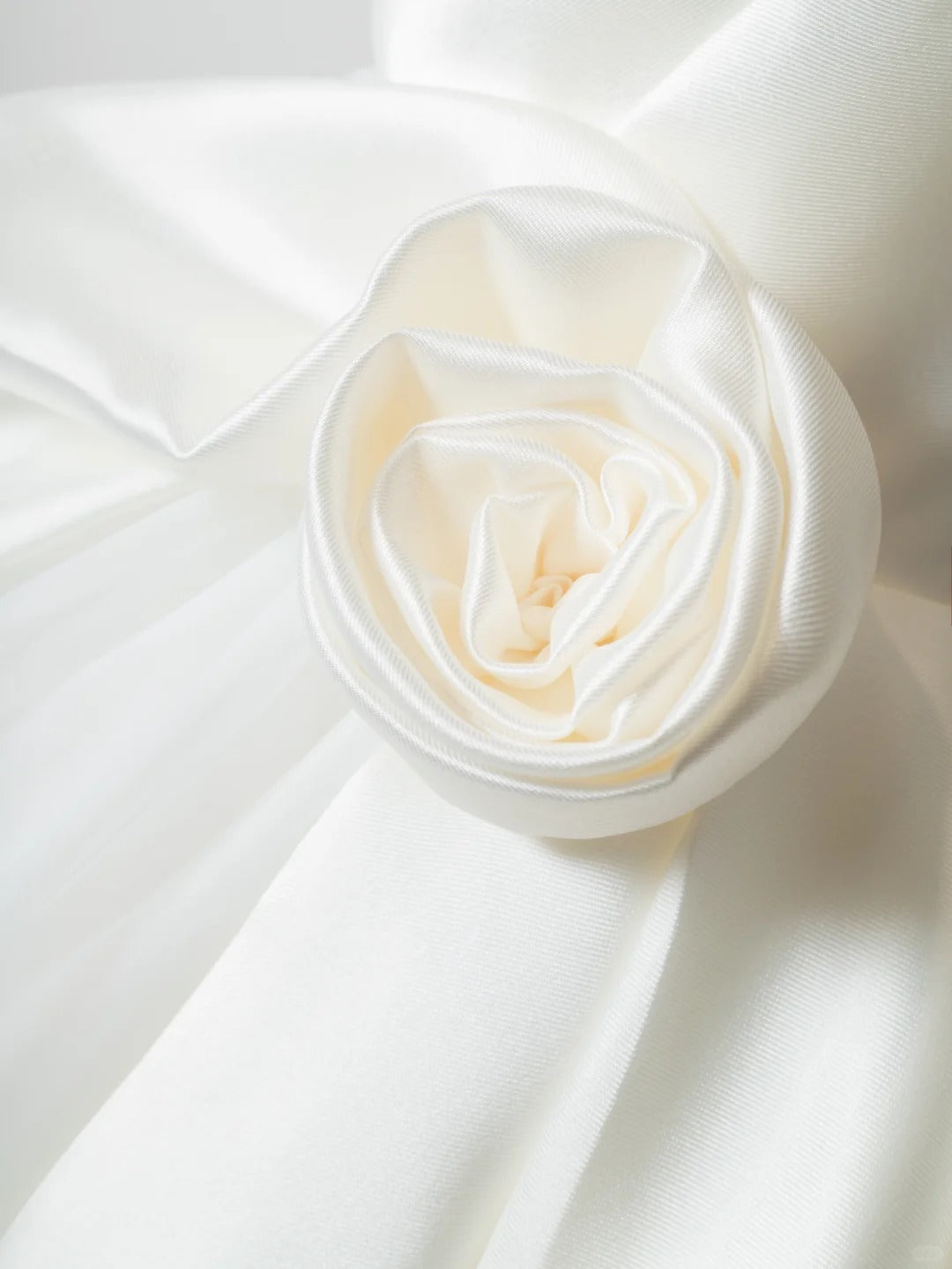 Chic Strapless A-Line Bridal Gown Pleated Satin Handmade Flower Wedding Dress AP2379