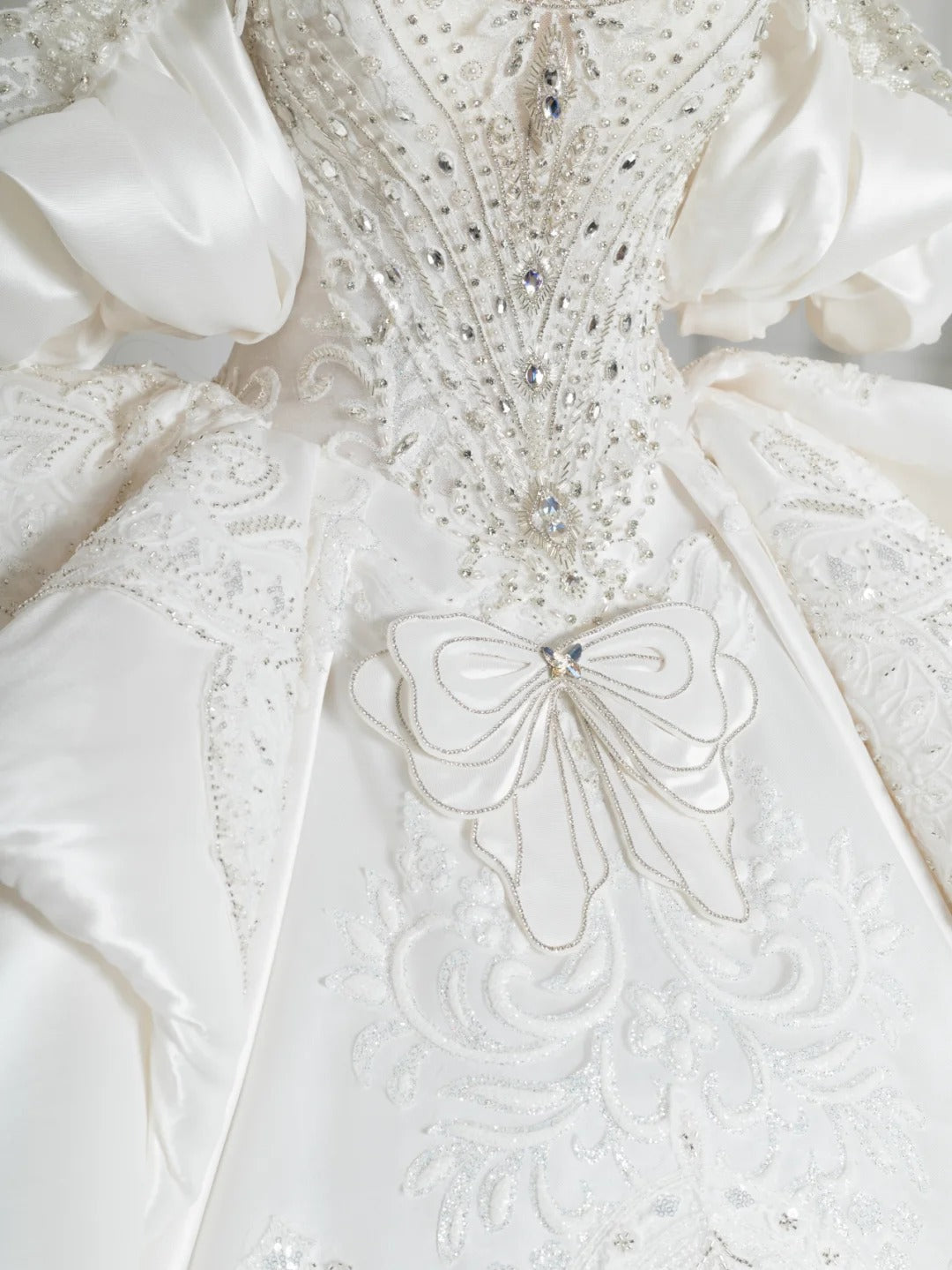 Luxurious Off-Shoulder A-Line Bridal Gowns Sequins Applique Beading Ruffled Wedding Dress AP2380