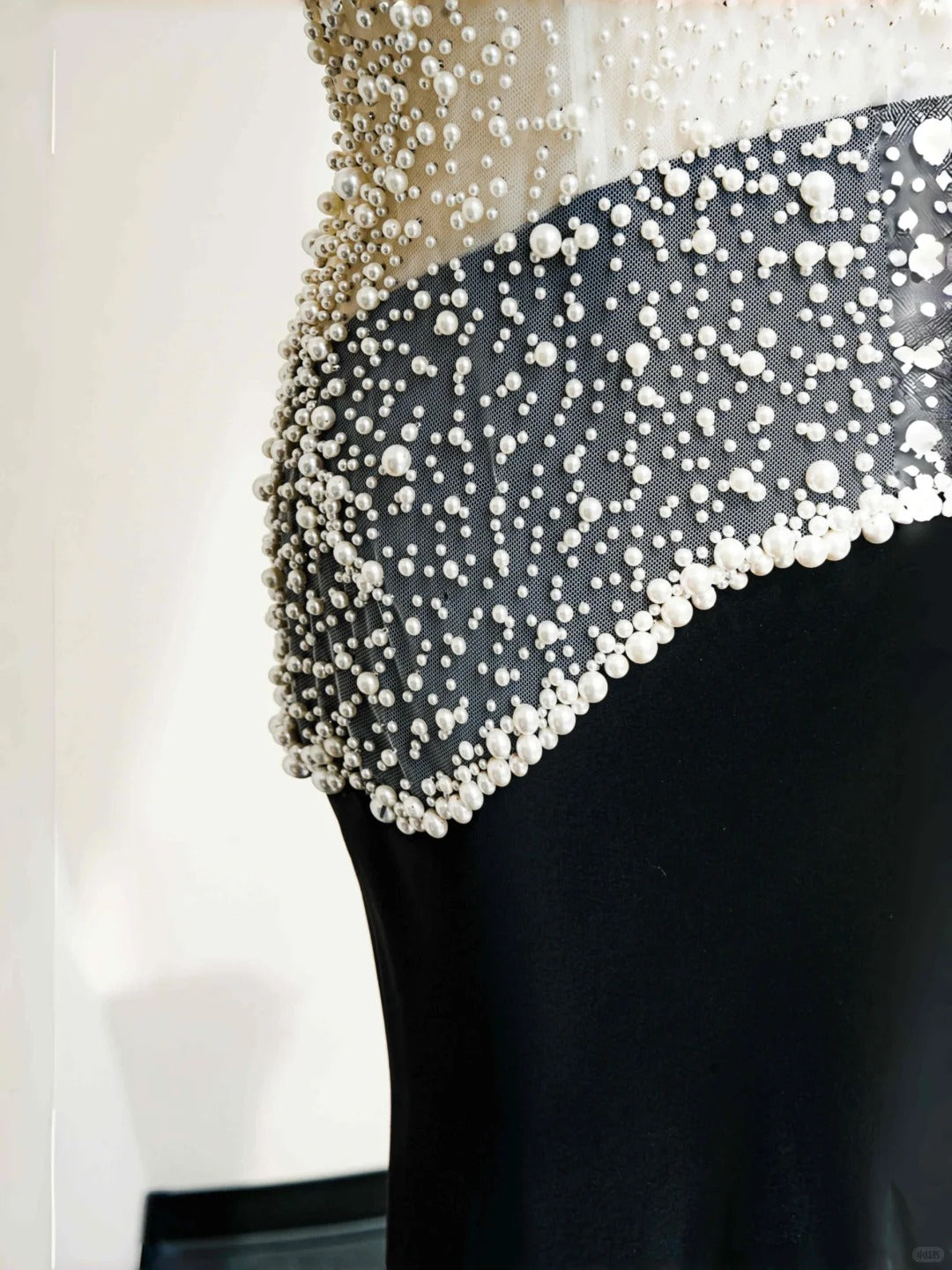 Vintage High Collar Sleeveless Mermaid Formal Dress Pearls Tulle Black Velvet Prom Dress AP2396