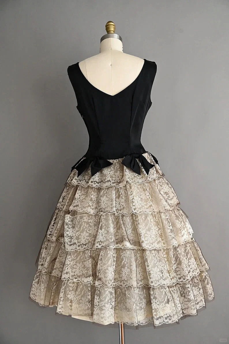 Charming V-Neck A-Line Birthday Outfit Bow Tiered Tulle Homecoming Dress AP2424