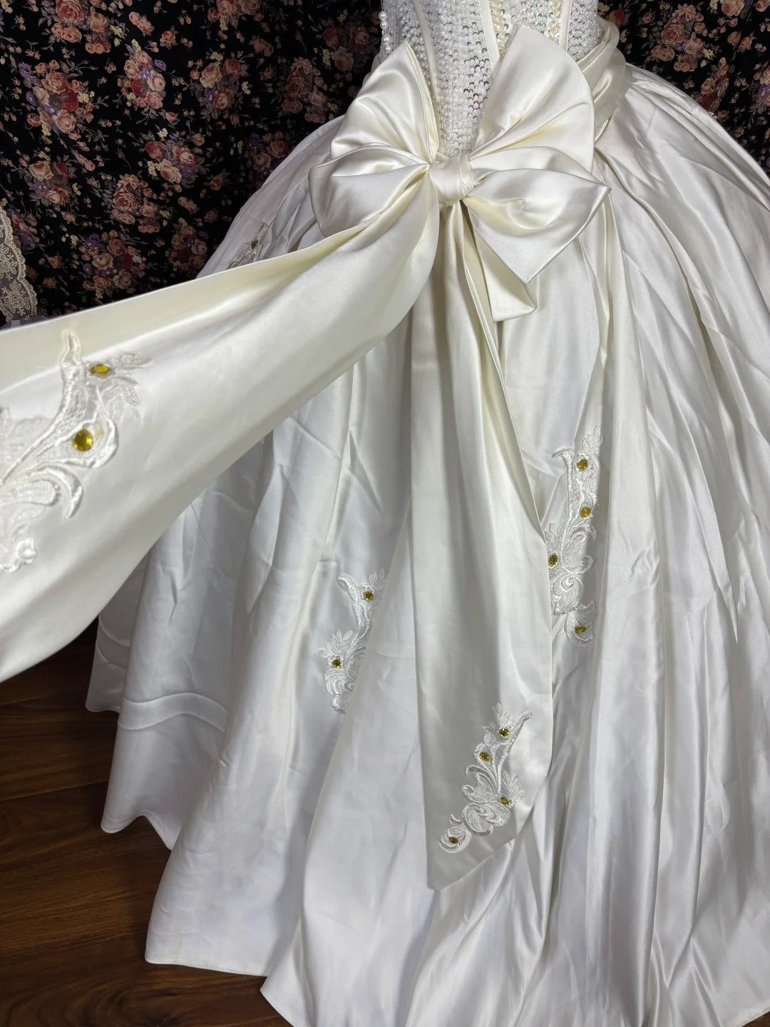 Elegant Strapless A-Line Bridal Dresses Sequins Beaded Appliques Bow Wedding Dress AP2426