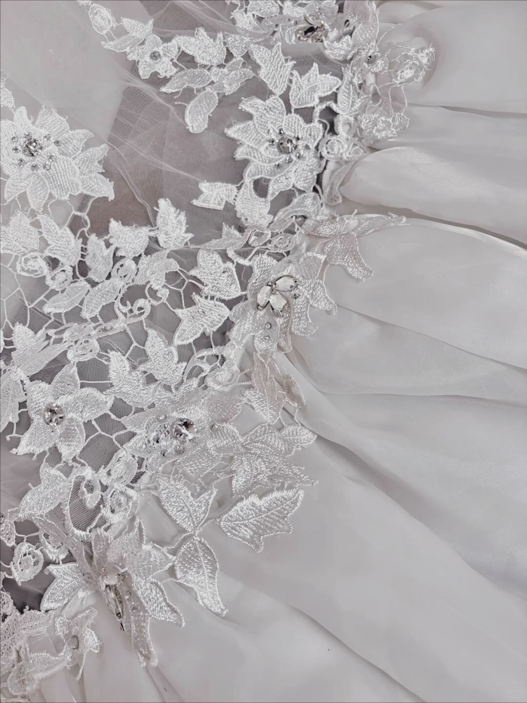 Ethereal A-Line Formal Dresses Strapless Rhinestone Beaded Lace Tulle Appliques Prom Dress AP2452