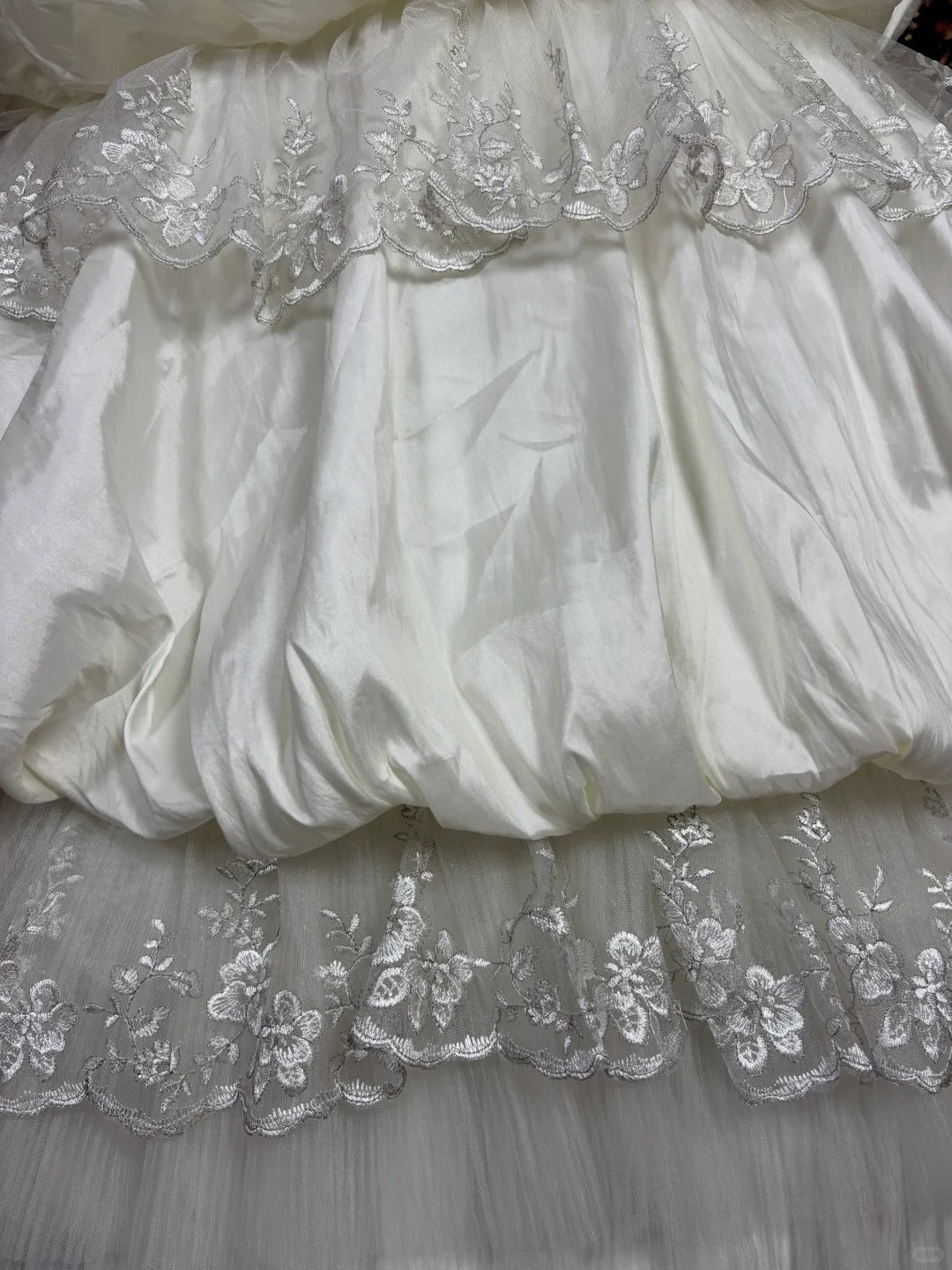 Retro Strapless A-Line Formal Dresses Applique Beaded Lace Tiered Prom Dress AP2458