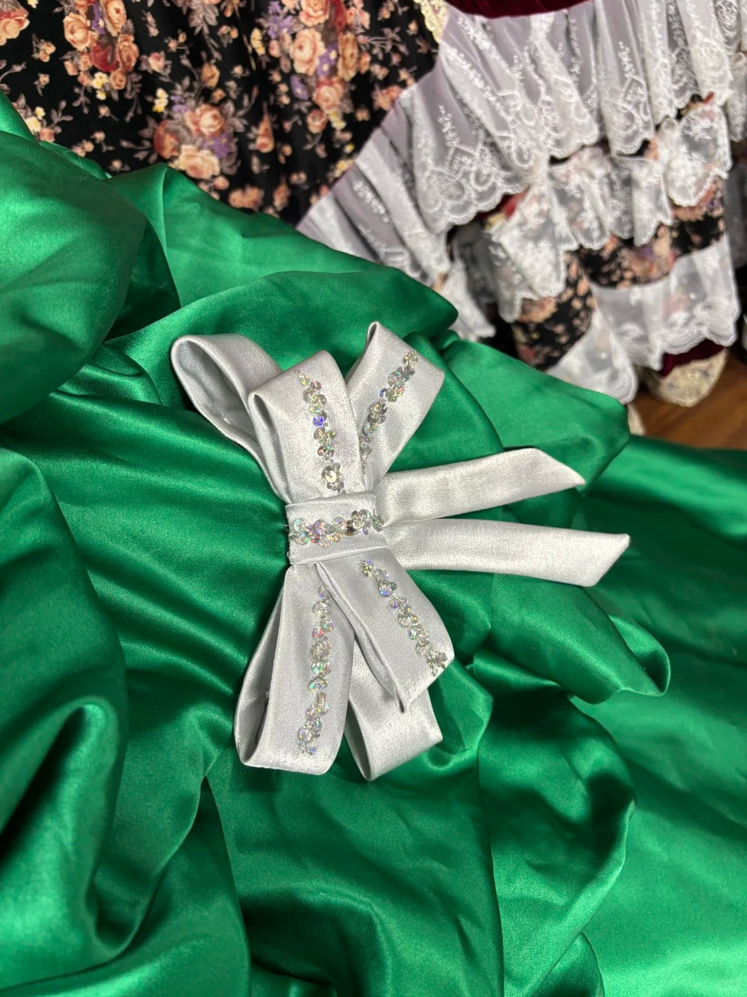 Green Satin A-Line Strapless Evening Dresses Bow Sequins Beaded Crystals Prom Dress AP2496