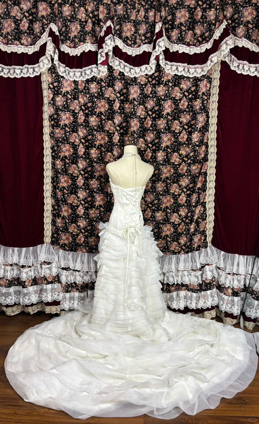 Cute A-Line Strapless Tiered Tulle Bridal Gowns Applique Beading Handmade Flowers Wedding Dress AP2499