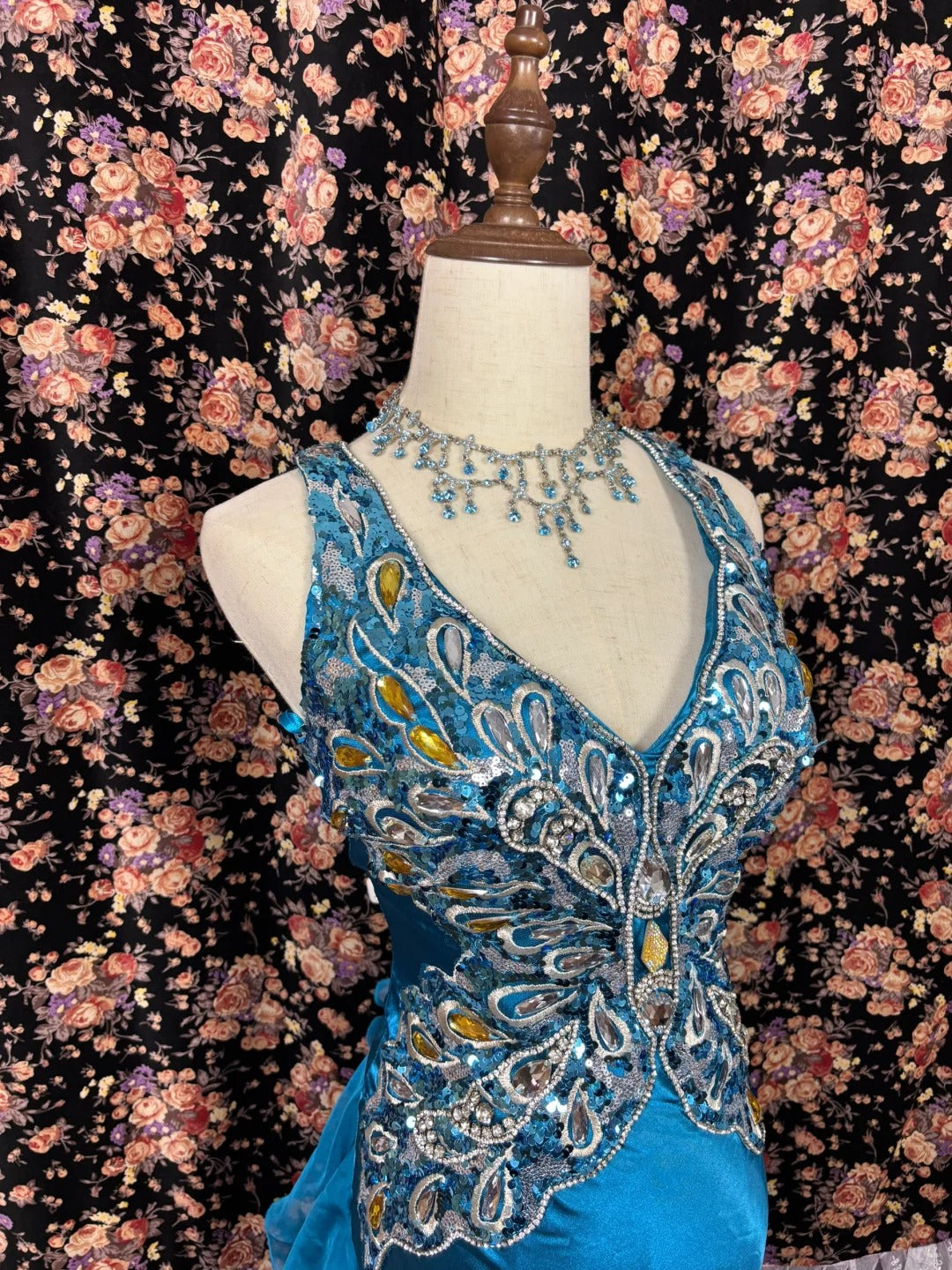 Fashionable V-Neck Sheath Formal Dresses Sequins Beading Rhinestone Ruffled Prom Dress AP2503