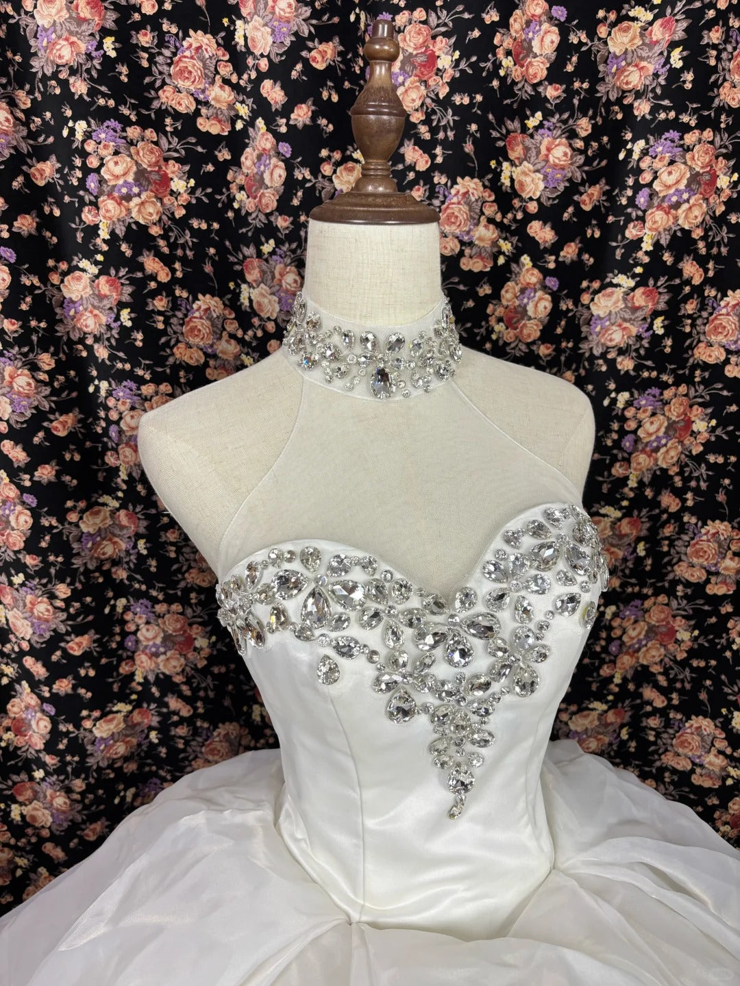 Sweet A-Line Strapless Bridal Gowns Applique Rhinestone Ruched Tiered Wedding Dress AP2504