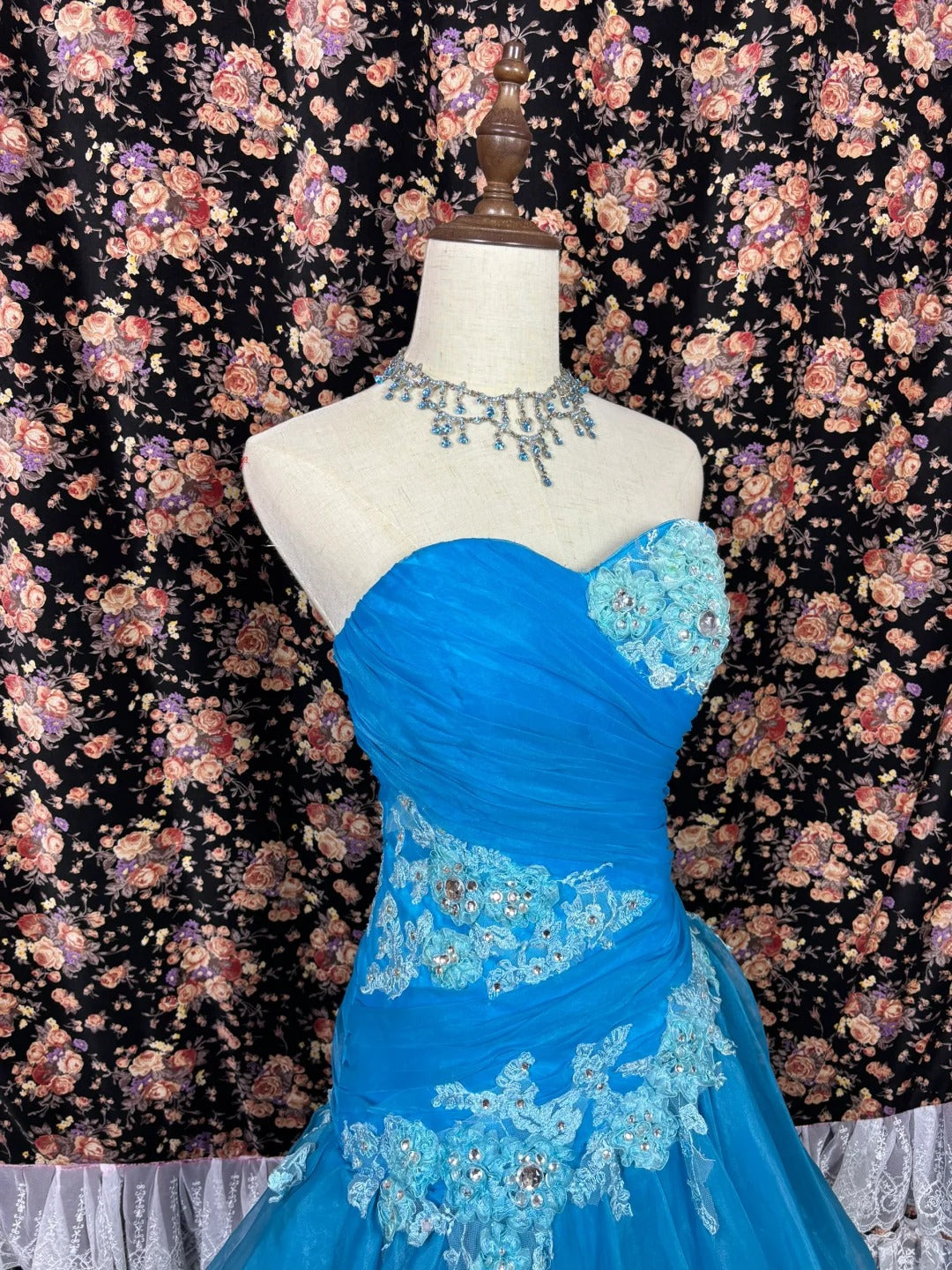 Fashionable Strapless A-Line Evening Dresses Appliques Rhinestone Ruffled Tulle Prom Dress AP2518