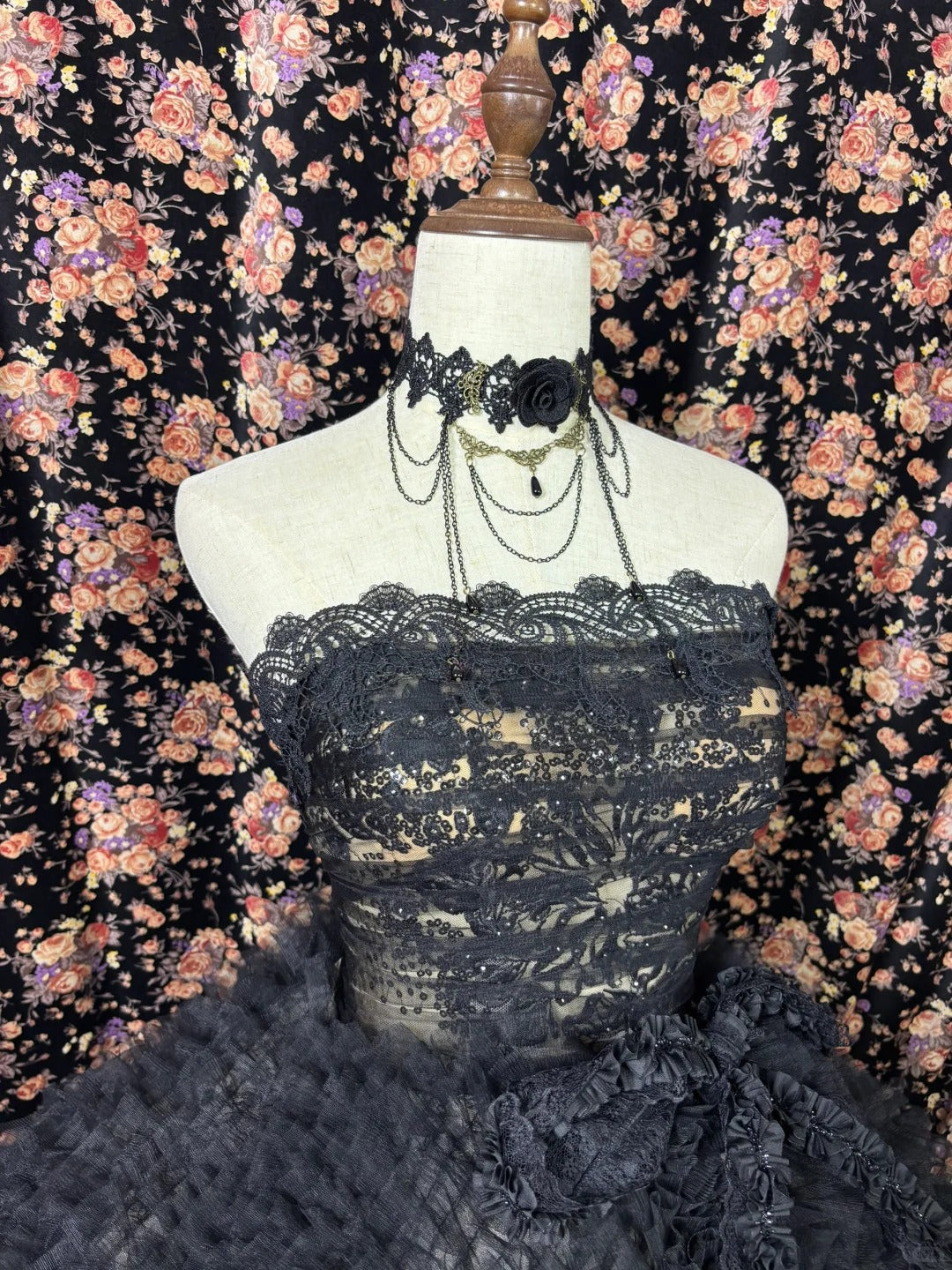 Novelty Strapless A-Line Evening Dresses Black Lace Tulle Appliques Sequins Pleated Prom Dress AP2522