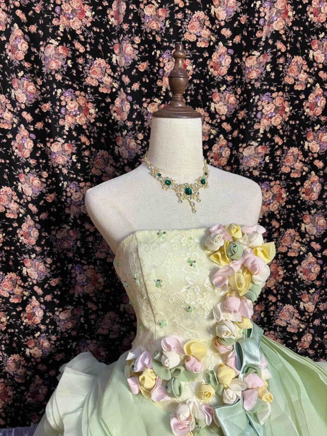 Fashionable A-Line Strapless Pleated Evening Gowns Sequins Beaded Handmade Flowers Prom Dress AP2585