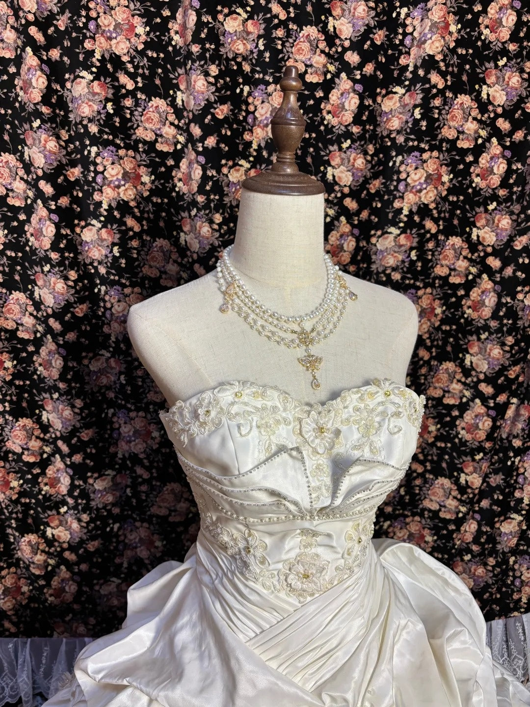 Romantic A-Line Strapless Ruched Evening Gowns Sequins Applique Prom Dress AP2589