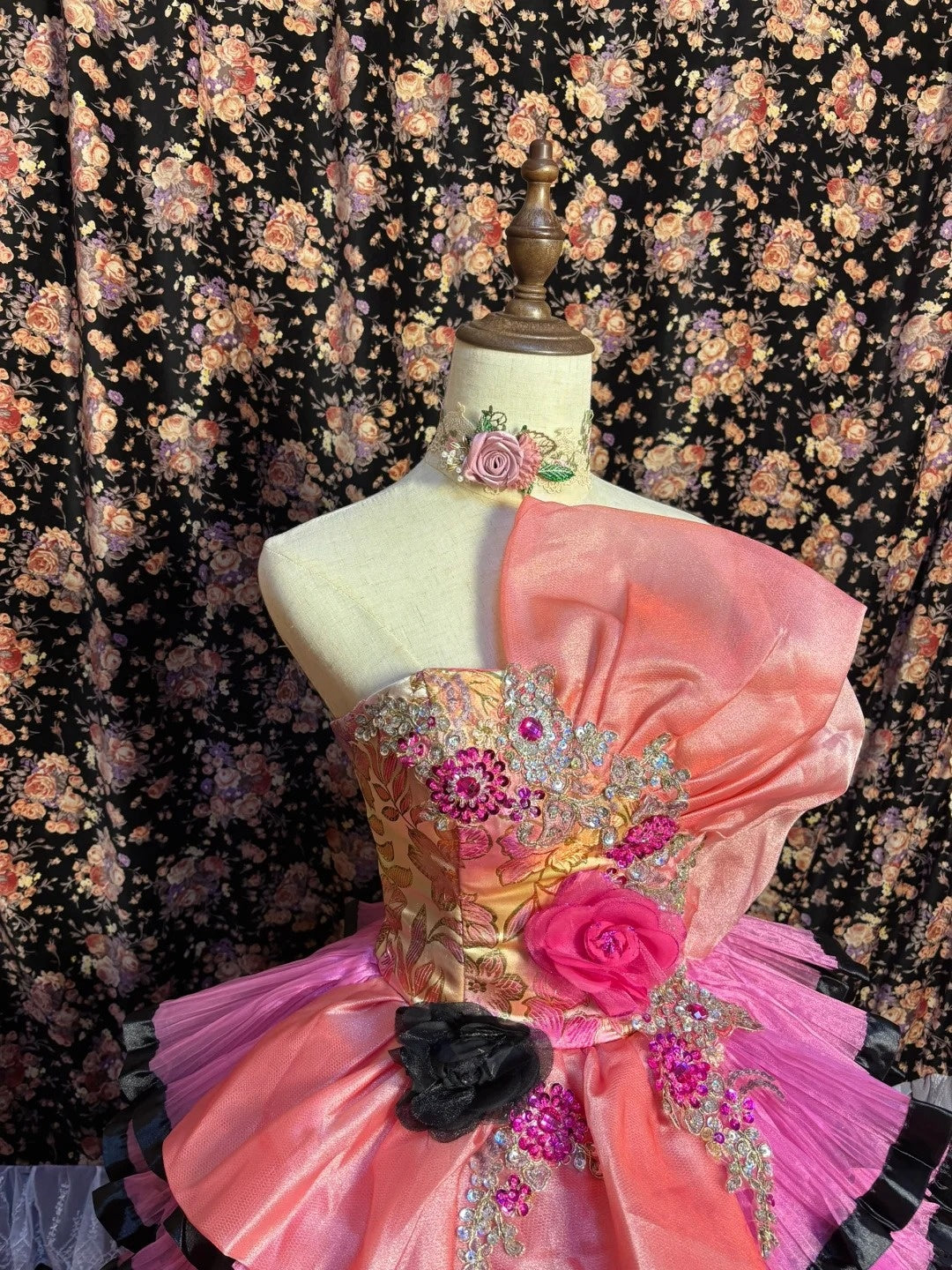 Luxurious A-Line Strapless Evening Gowns Appliques Sequins Crystals Handmade Flowers Tiered Prom Dress AP2625