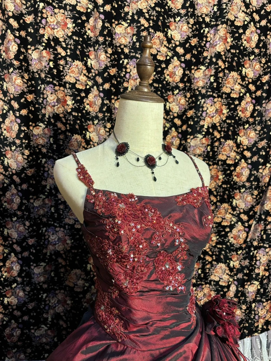 Ethereal Spaghetti Strap A-Line Prom Dress Red Sequins Handmade Flowers Applique Formal Dresses AP2636