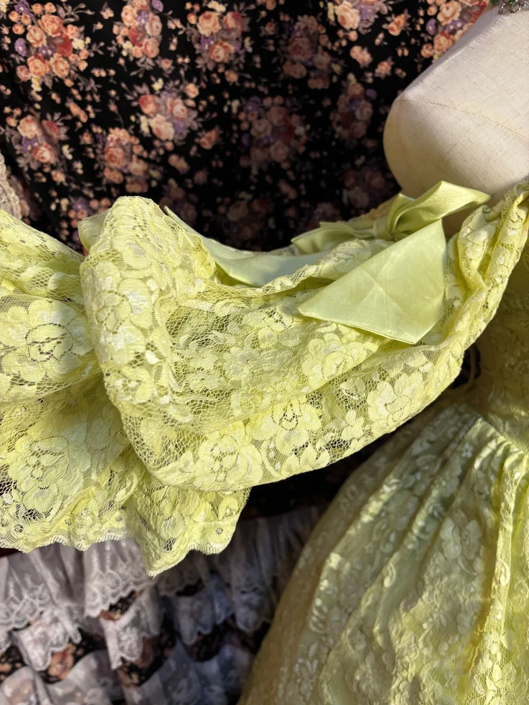 Glam Off-Shoulder A-Line Long Sleeve Evening Gowns Lace Beading Appliques Bow Prom Dress AP2640