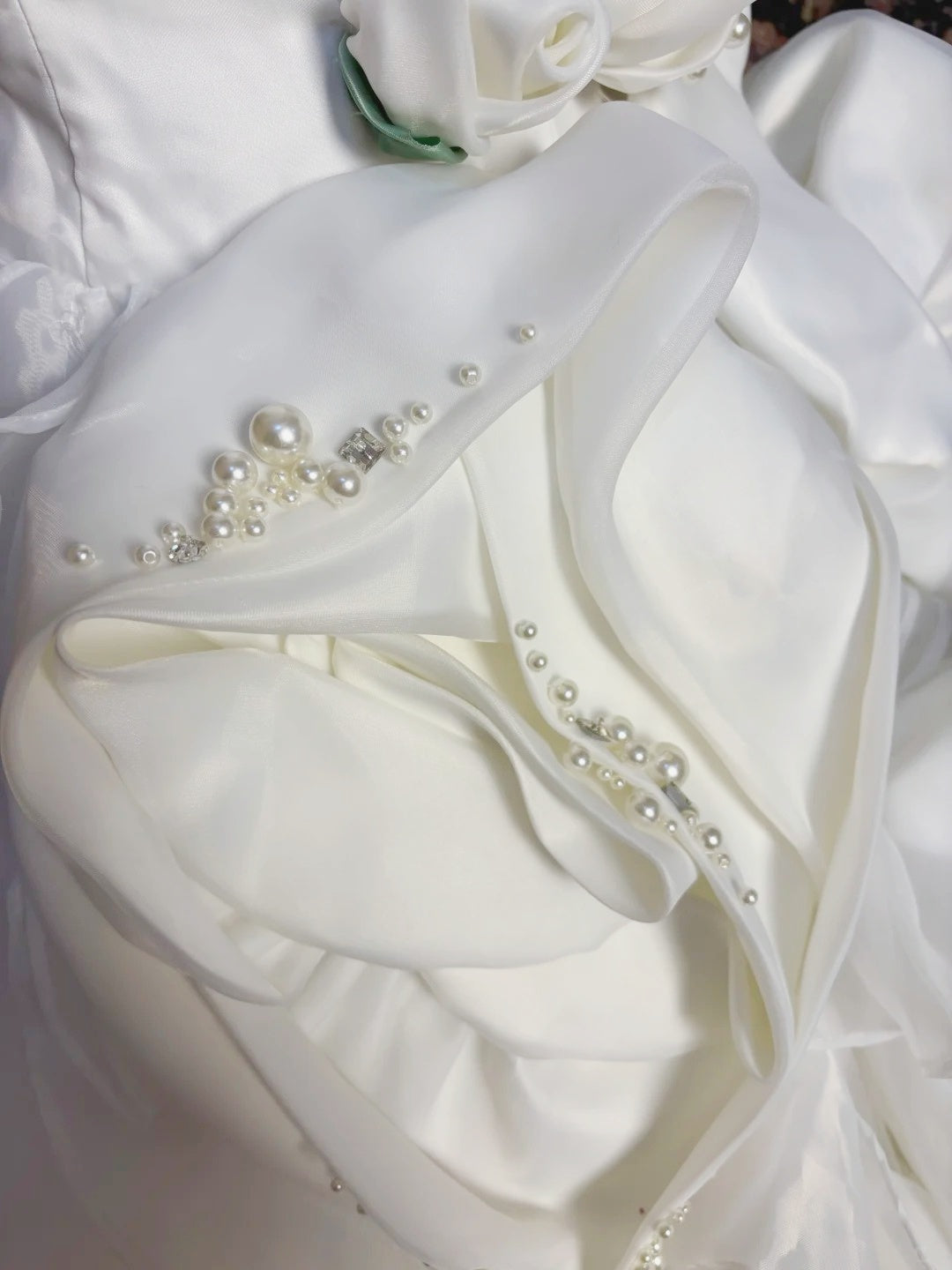 Stunning A-Line One Shoulder Ruffles Bridal Gowns Beaded Handmade Flowers Sequins Wedding Dress AP2643