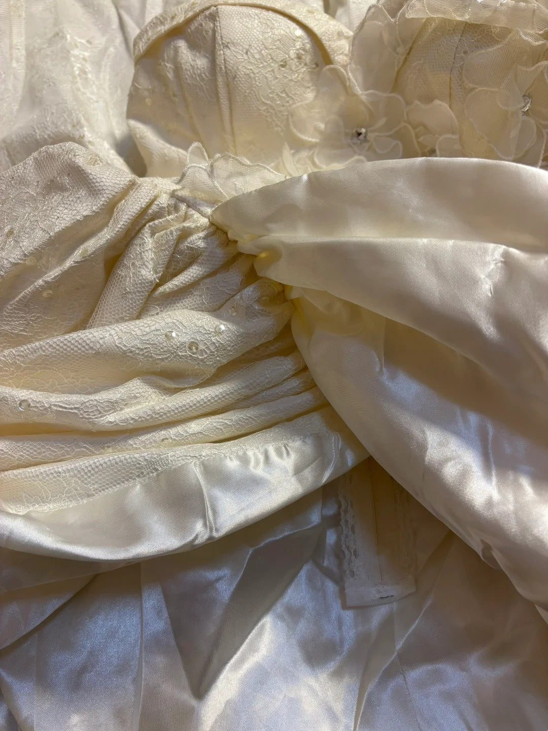 Exquisite A-Line Strapless Slit Bridal Gowns Beading Sequins Appliques Wedding Dress AP2687