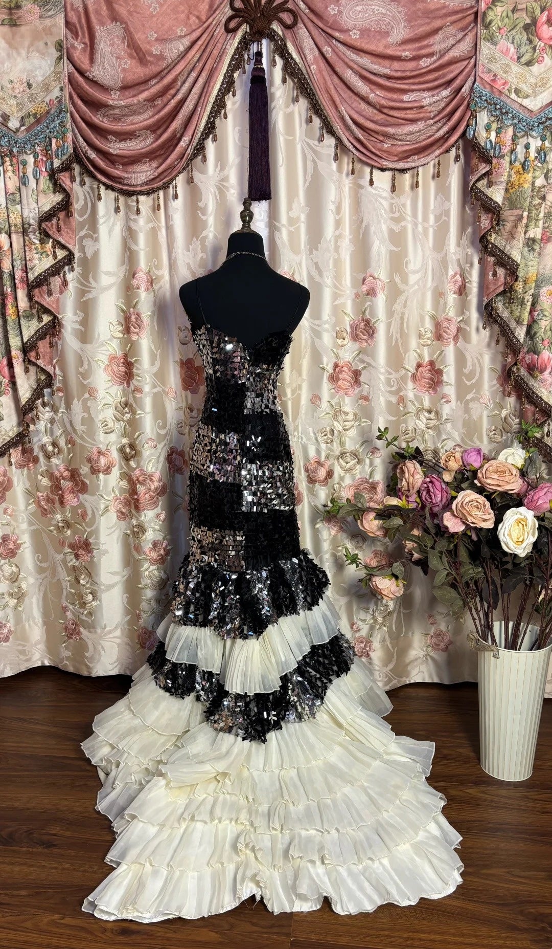 Adorable Spaghetti Straps Formal Tiered Mermaid Dresses Sequins Prom Dress AP2691