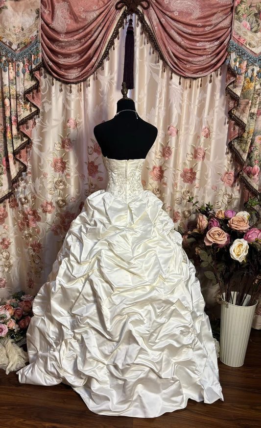 Attractive A-Line Strapless Bridal Gowns Beading Sequins Bow Wedding Dress AP2701