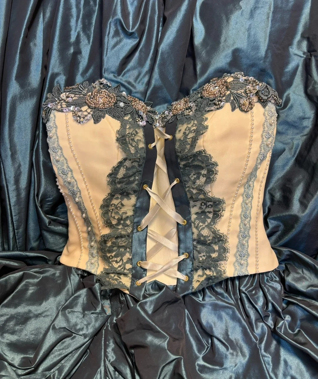 Pretty Strapless A-Line Evening Gowns Lace Sequins Beading Appliques Prom Dress AP2707