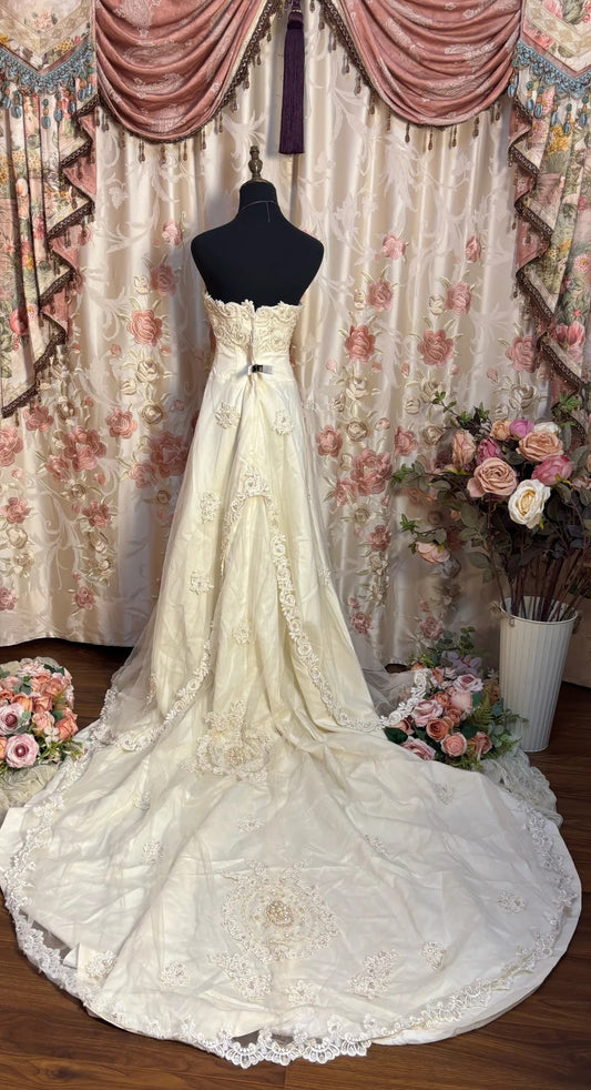 Romantic A-Line Strapless Bridal Gowns Appliques Pearls Beading Sequins Wedding Dress AP2708