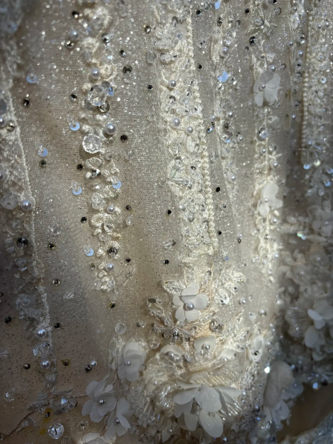 Gorgeous Mermaid Spaghetti Strap Bridal Gowns Sequins Beading Appliques Feather Wedding Dress AP2728