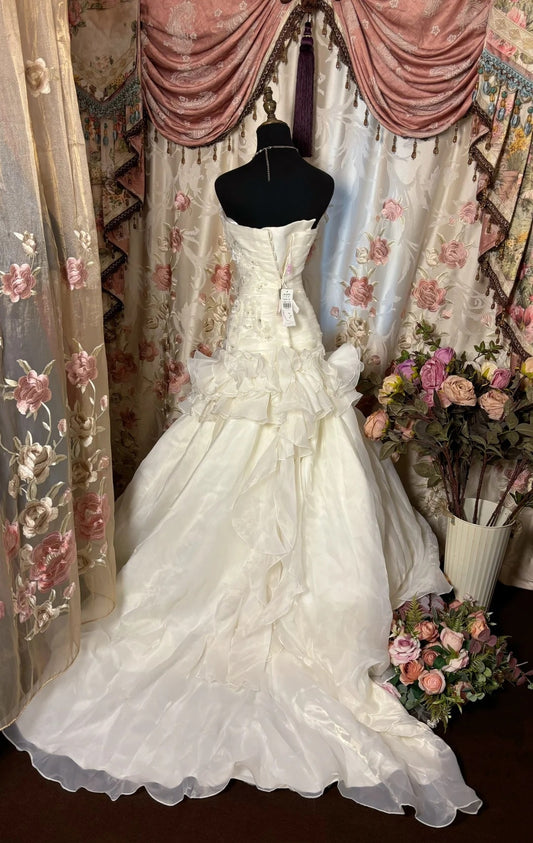 Sexy Strapless Mermaid Bridal Gowns Ruffled Tulle Appliques Beading Wedding Dress AP2755