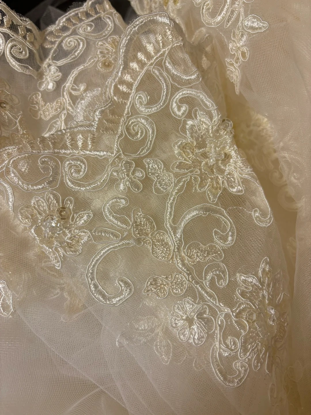 Romantic A-Line Bridal Gowns Strapless Sequins Handmade Flower Appliques Wedding Dress AP2762