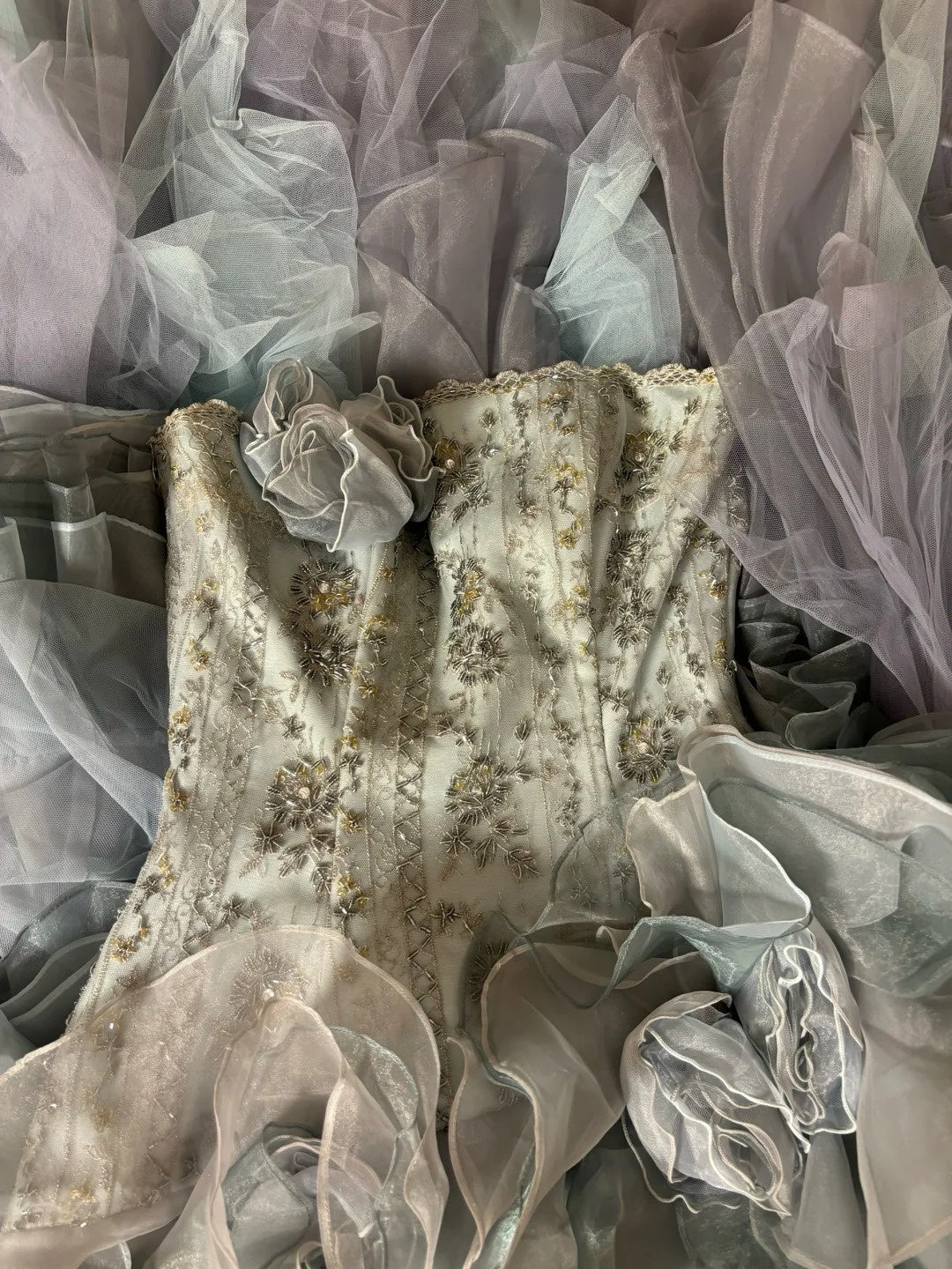 Classical A-Line Strapless Evening Gowns Tiered Tulle Sequins Beading 3D Floral Prom Dress AP2772