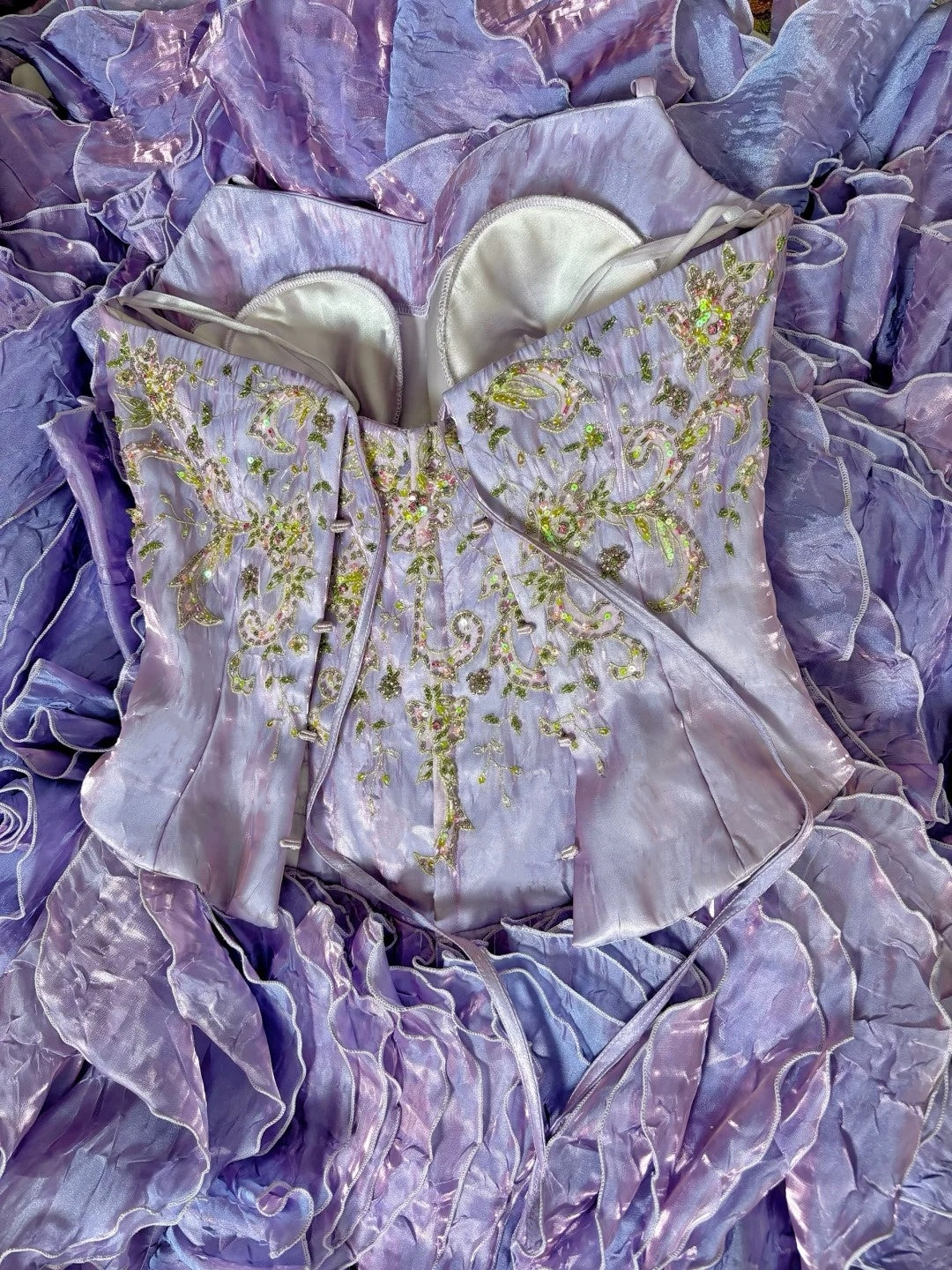 Glamorous Halter Neck A-Line Evening Gowns Appliques Sequins Ruffled Tulle Prom Dress AP2786