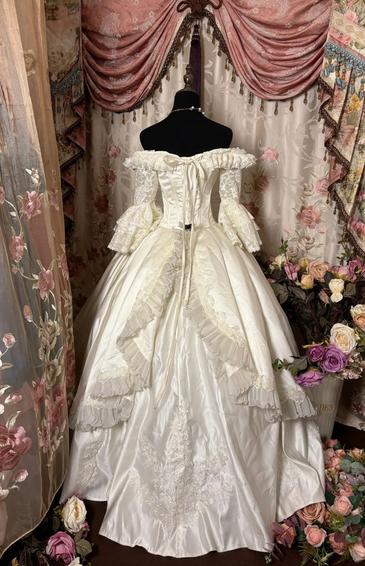 Gorgeous A-Line Off-Shoulder Bridal Gowns Appliques Lace Long Sleeve Wedding Dress AP2838