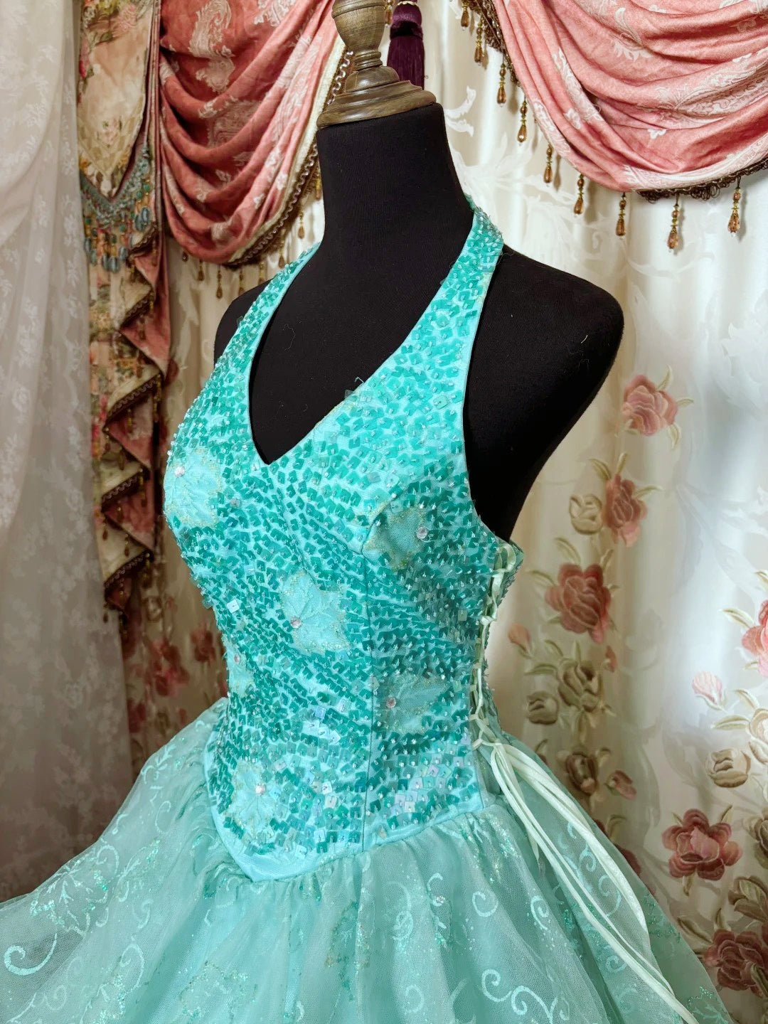 Ethereal Halter Neck A-Line Evening Gowns Sequins Lace Handmade Flowers Tiered Prom Dress AP2889