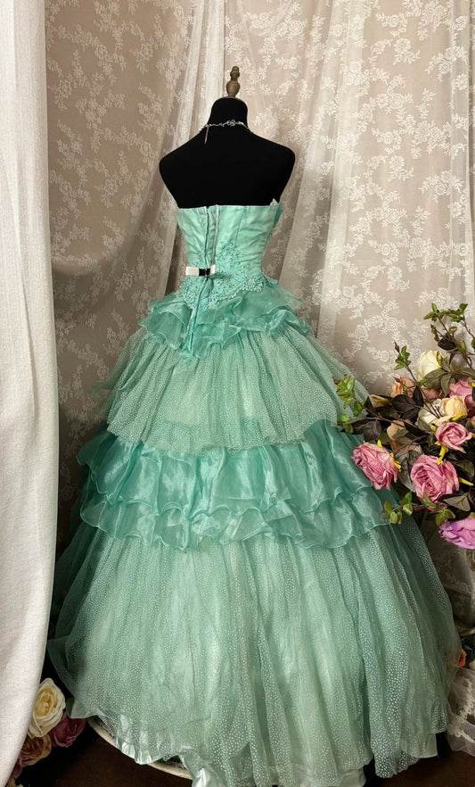 Unique A-Line Strapless Sweet 16th Gowns Sequins Beads Appliques Tiered Tulle Prom Dress AP2898