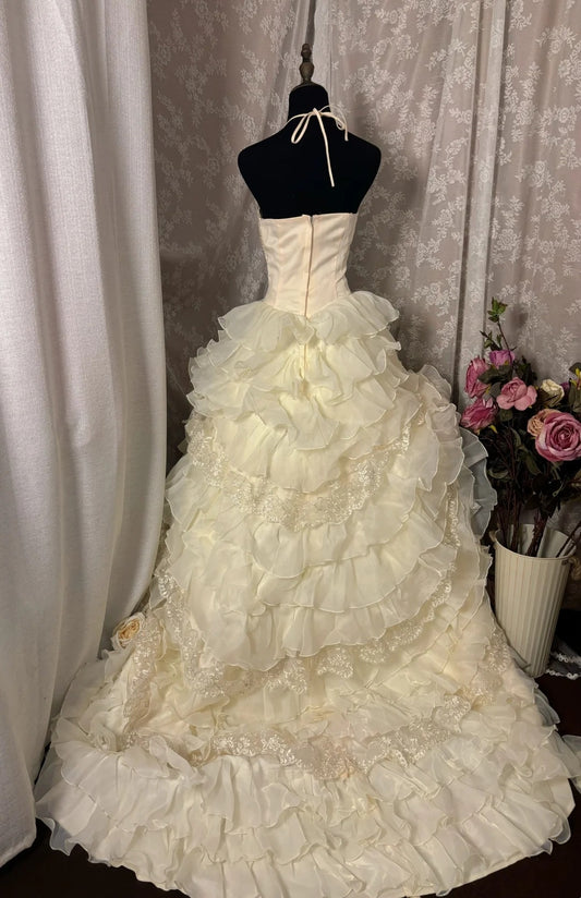 Fashionable Halter Neck A-Line Ruffled Bridal Dresses Lace Sequins Handmade Flowers Beads Wedding Dress AP2899