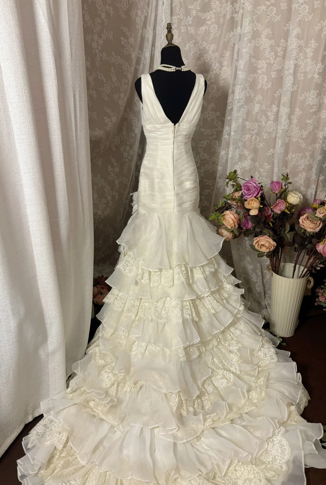 Stylish V-Neck Mermaid Bridal Gowns Lace Handmade Flowers Tiered Tulle Wedding Dress AP2919