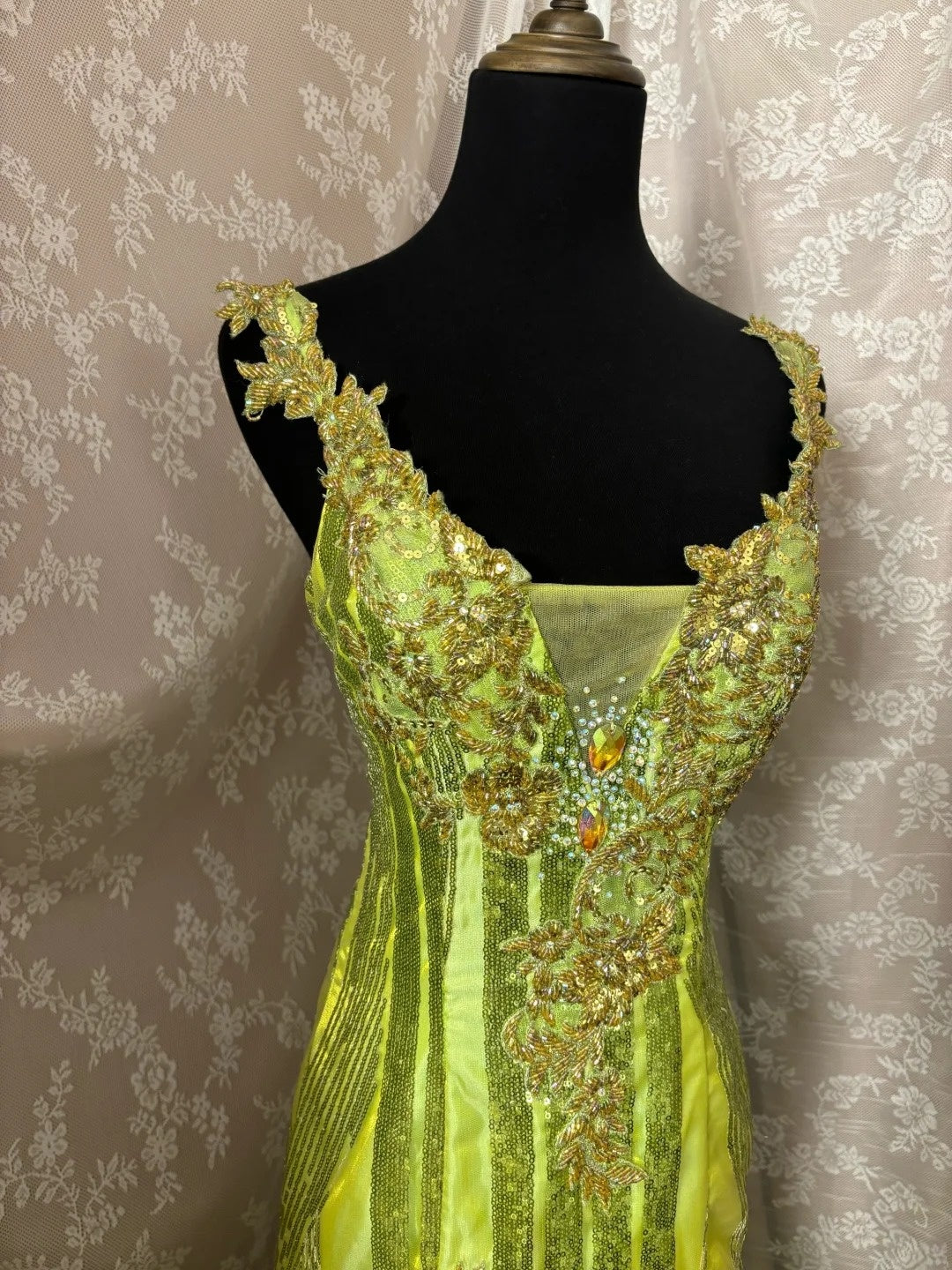 Dramatic Spaghetti Strap Sheath Prom Dress Crystals Sequins Beading Formal Dresses AP2948