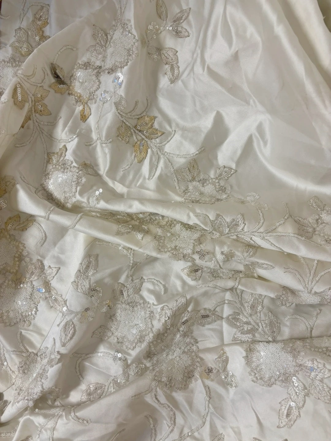 Romantic A-Line Spaghetti Strap Bridal Gowns Sequins Appliques Ruched Wedding Dress AP3030