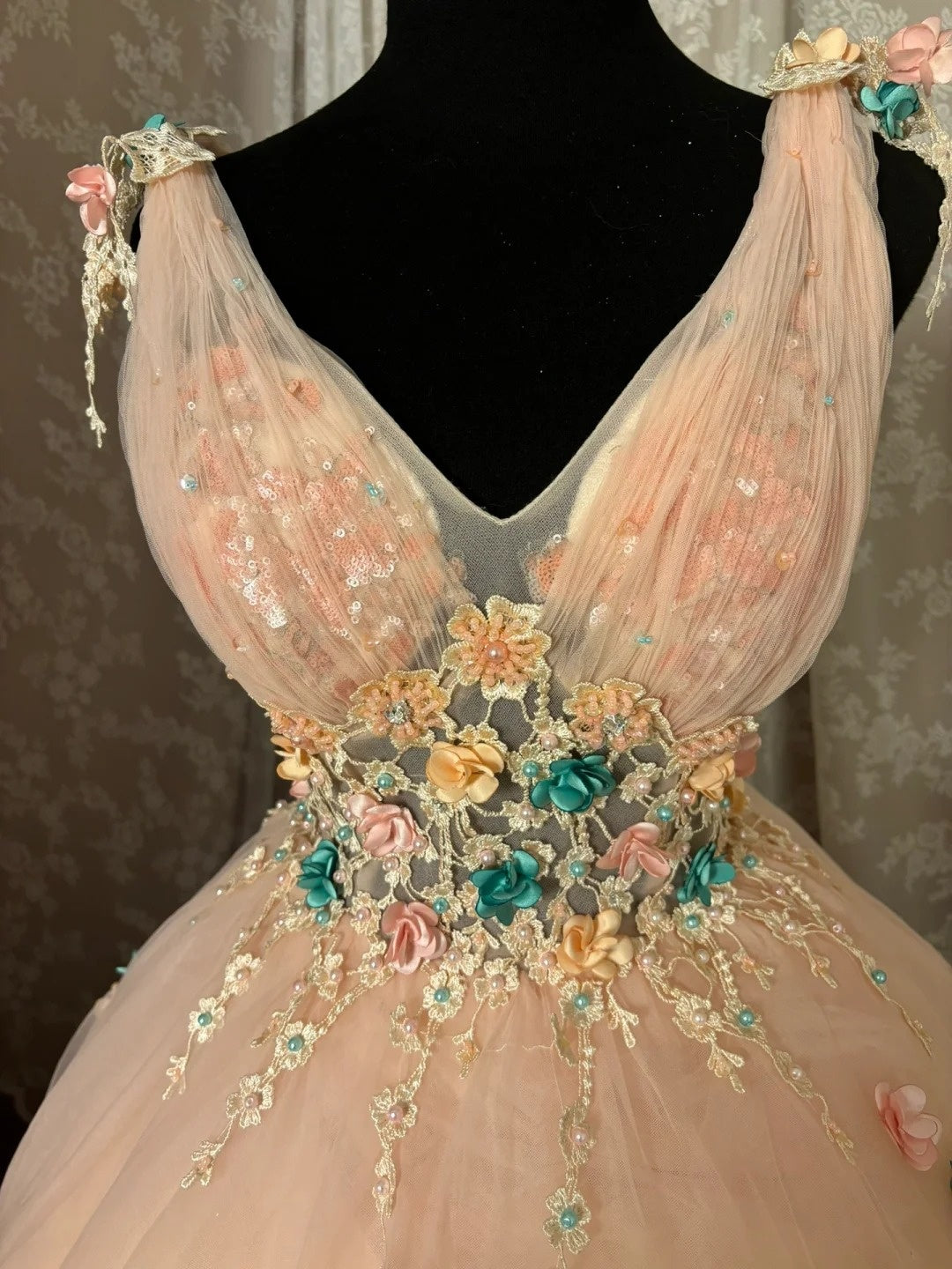 Luxurious A-Line V-Neck Evening Gowns Appliques Beads Sequins Tulle Prom Dress AP3034