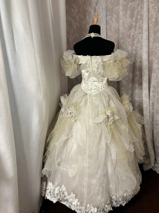 Cute Halter Neck A-Line Evening Gowns Appliques Sequins Handmade Flowers Ruffled Prom Dress AP3041