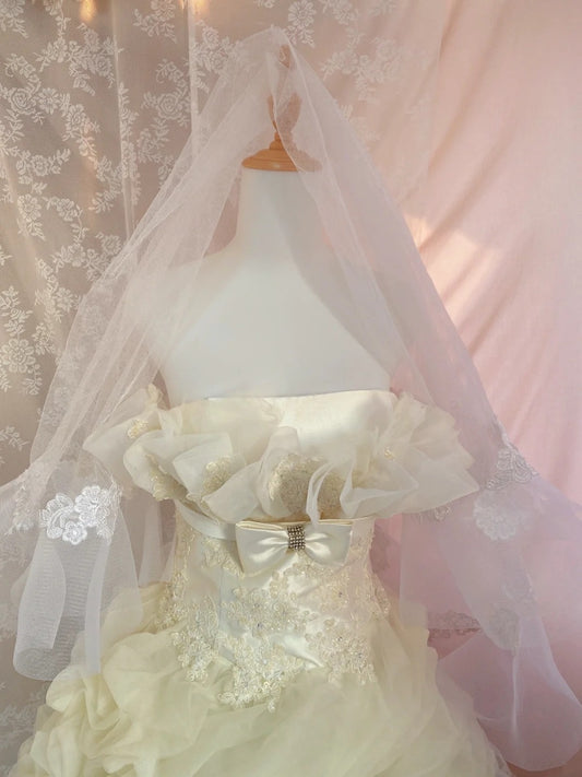 Charming A-Line Strapless Bridal Gowns Appliques Bow Sequins Lace Tiered Long Wedding Dress AP3058