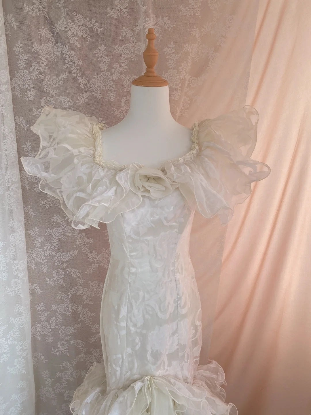 Simple Mermaid Square Neck Bridal Dress Handmade Flower Ruffles Wedding Dress AP3059