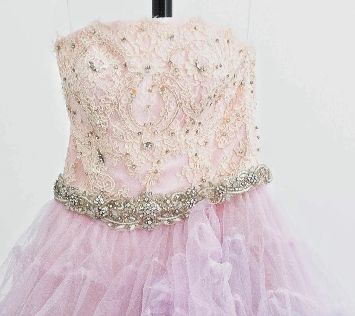 Elegant Strapless A-Line Sweet 16th Gowns Ombre Tiered Lace Crystals Beads Prom Dress AP3092