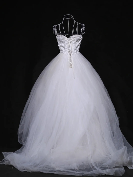 Playful A-Line Strapless Bridal Gowns White Tulle Wedding Dress AP3119