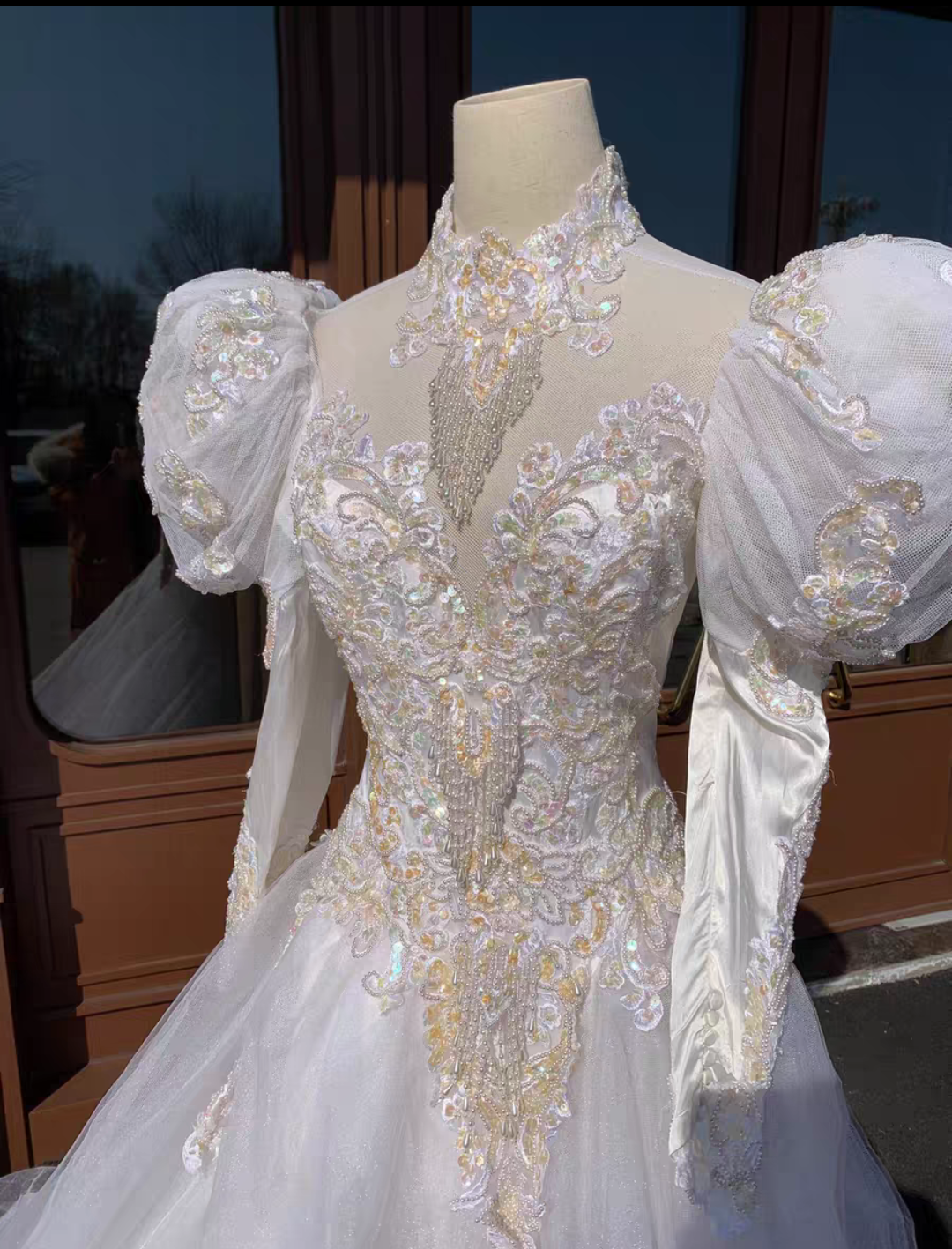 Delicate A-Line Illusion Neck Bridal Gowns Appliques Beading Sequins Long Sleeve Wedding Dress AP3135