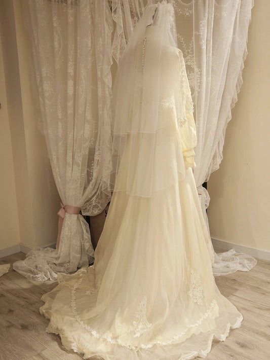 Simple A-Line Jewel Neck Bridal Gowns Sheer Long Sleeve Appliques Beads Tulle Wedding Dress AP3173