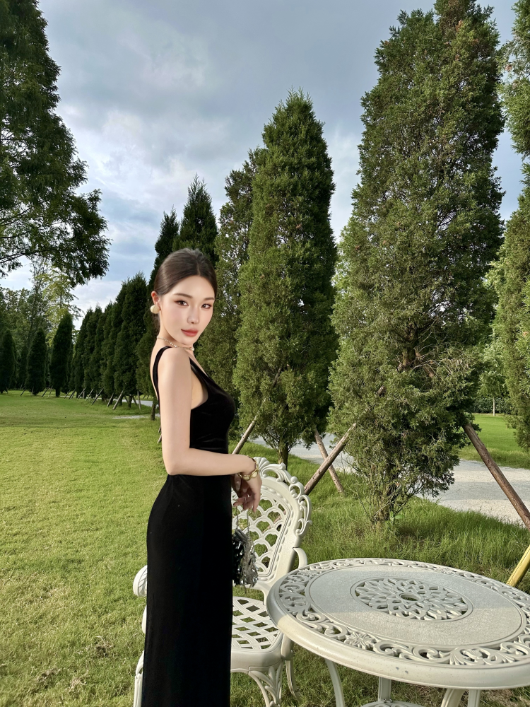 Simple Sheath Spaghetti Strap Formal Maxi Dress Sexy Black Velvet Long Dress AP3295