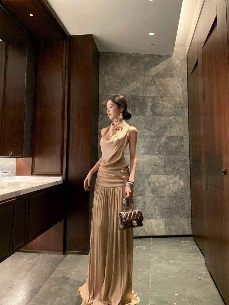 Gorgeous Sleeveless Halter Neck A-Line Maxi Dress 3D Flower Backless Pleated Long Dress AP3318