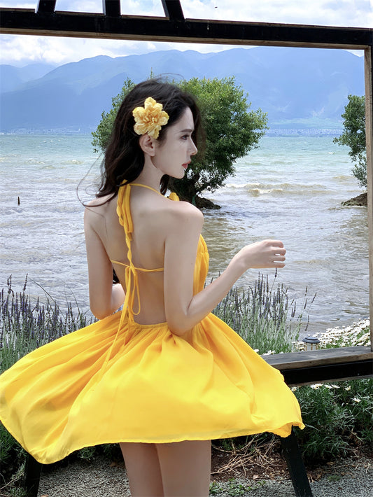 Classical A-Line Yellow Mini Skirt Charming Tie-Back Pleated Open-Back Halter Short Dress AP3370
