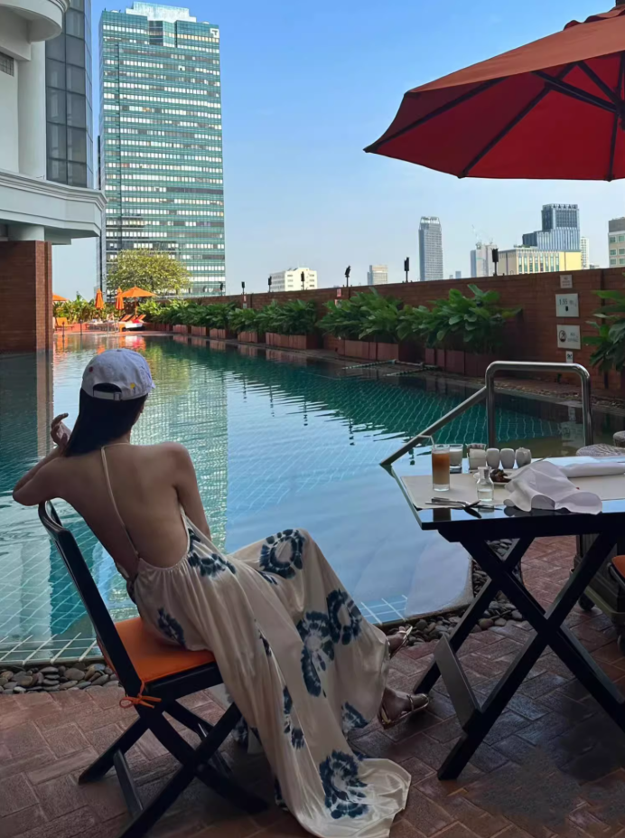 Flattering A-Line Floral Print Maxi Dress Chic Loose Fit V-Neck Backless Halter Long Dress AP3561