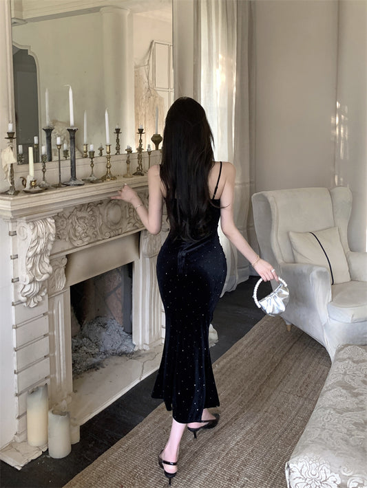 Vintage Black Velvet Spaghetti Strap Maxi Dress Fashionable Sequins Chain Accent Mermaid Long Dress AP3698