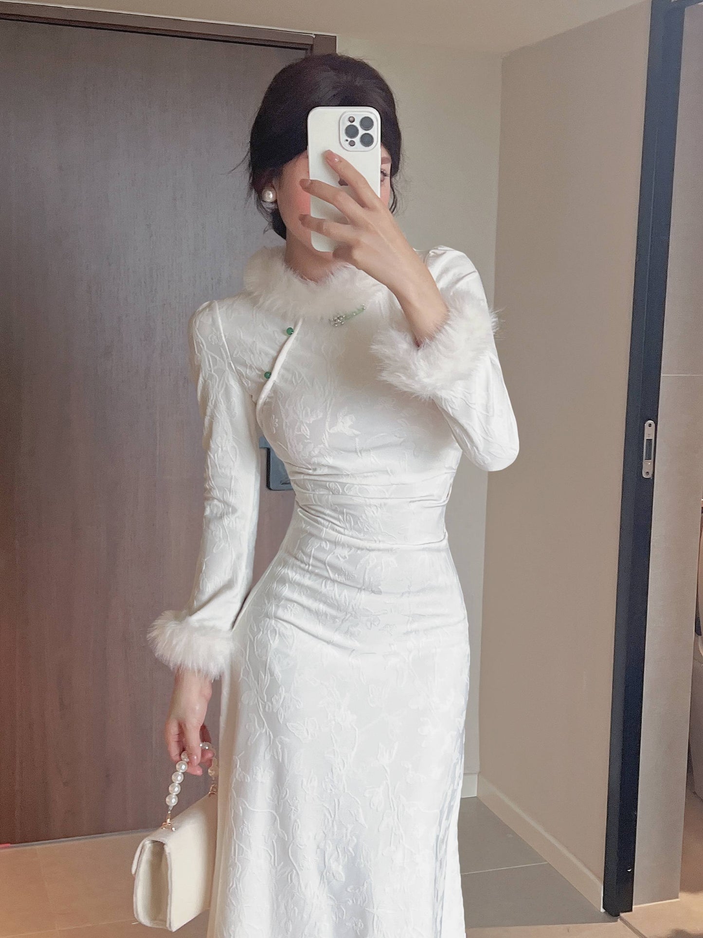 Alluring Jacquard Long Sleeve Jewel Neck White Maxi Dress Oriental-Inspired A-Line Fur Trim Evening Long Dress AP3703